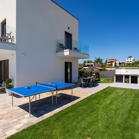 Aria Blu Babici